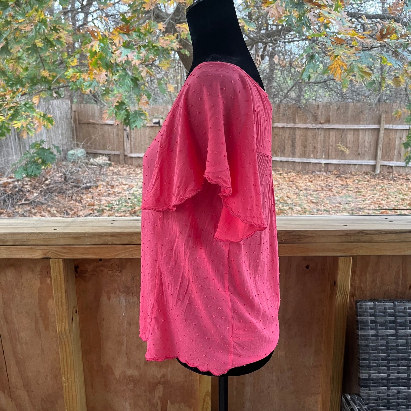 Anthropologie Maeve Keme Coral Swiss Dot Flutter Sleeve Blouse Size 6