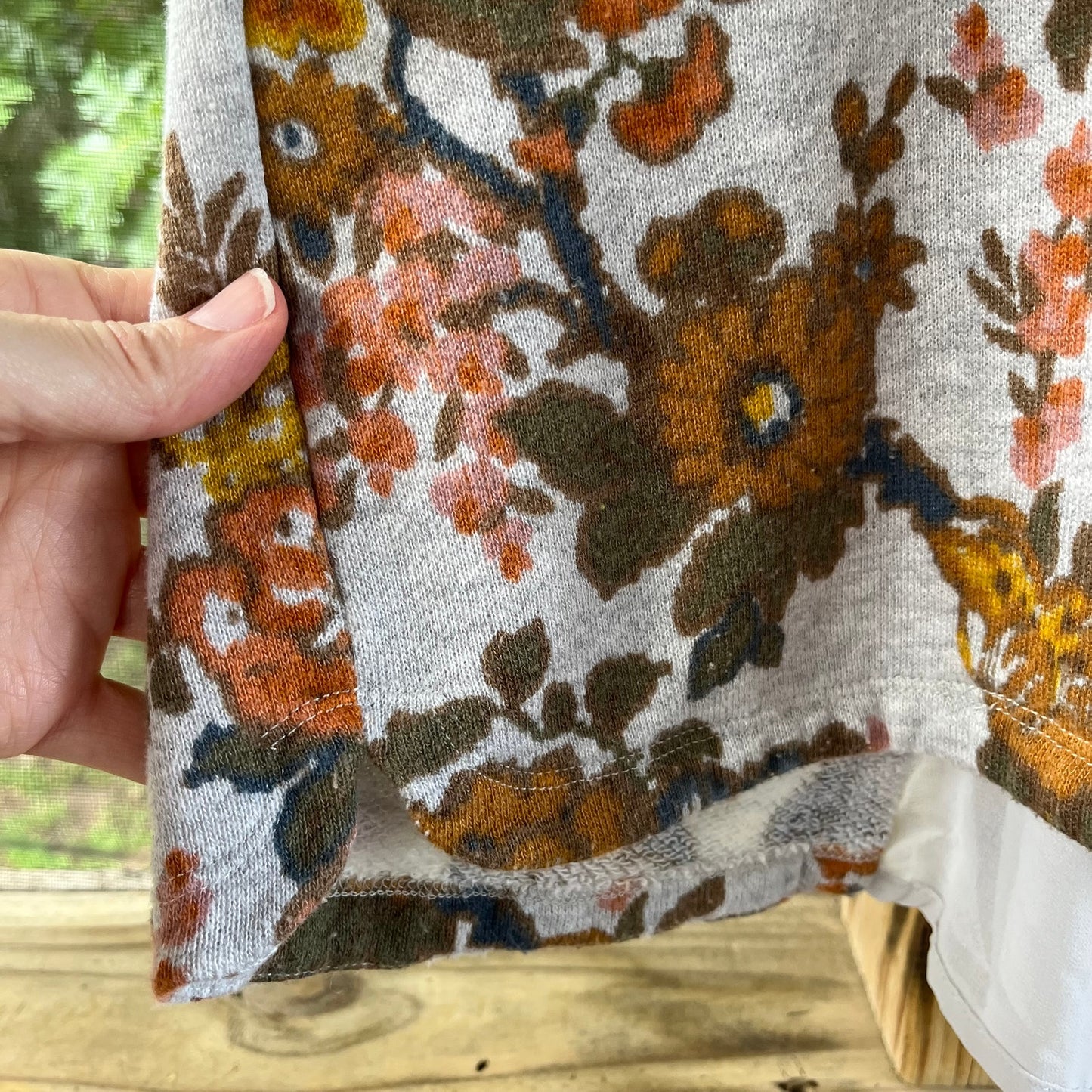 Anthropologie Saturday Sunday Tan Floral Button Back Top Size S