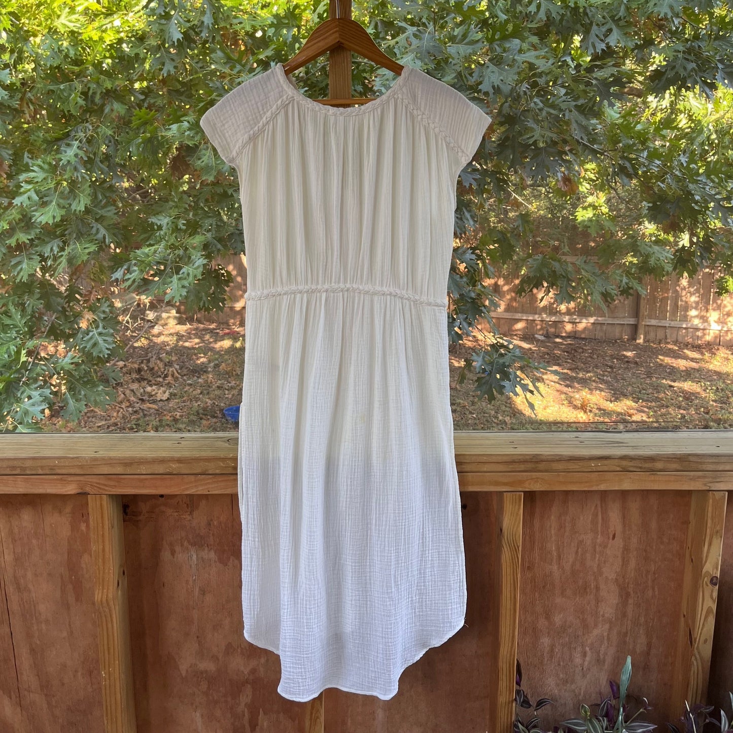 Anthropologie White Gauzy Button Front Tunic Topper Size S